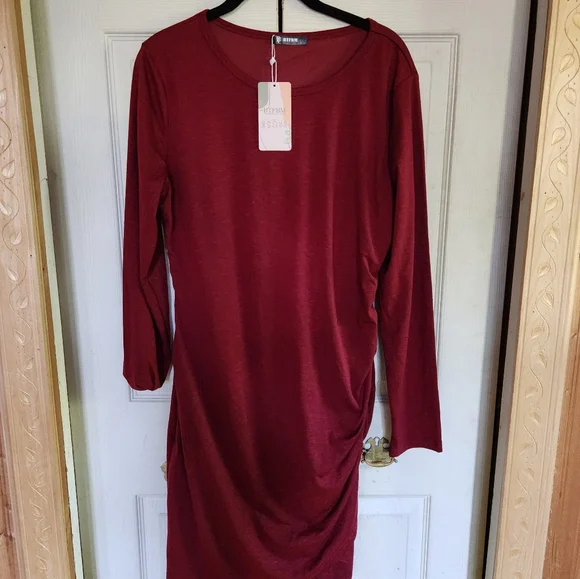 Chic Long Sleeve Red Dress - Picture 3 of 11